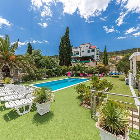 Villa Unique Sur La Plage Pour Des Vacances Inoubliables En Famille Ou Entre Amis Pour 10 Personnes Slatine Exterior foto
